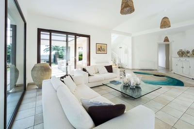 Luxury Villa Photo #26