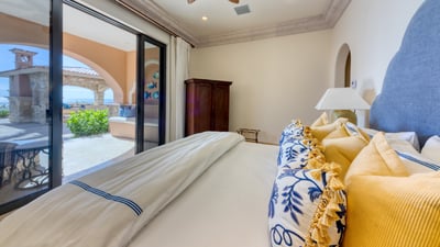 Luxury Villa Photo #47
