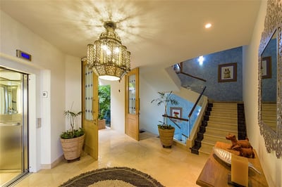 Luxury Villa Photo #36