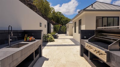 Kitchen & Dining Area