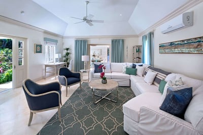 Luxury Villa Photo #9