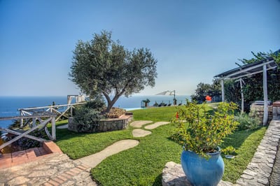 Luxury Villa Photo #11