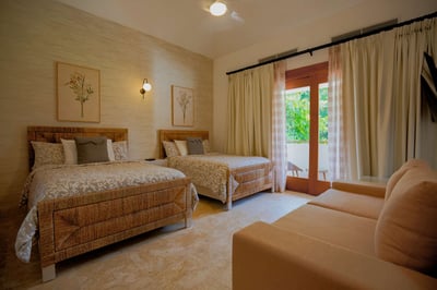 Luxury Villa Photo #32
