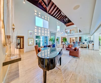Luxury Villa Photo #22