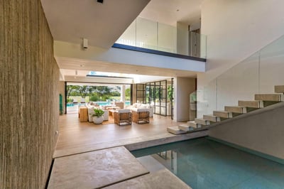 Luxury Villa Photo #18