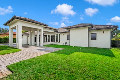 Luxury Villa Photo #10