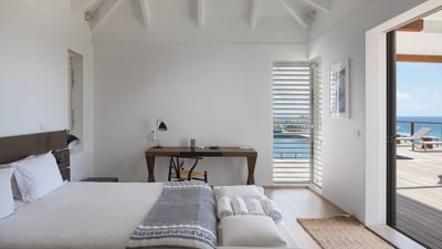 Bedroom 1: On the pool level. King size bed, air conditioning, ceiling fan, HD-TV, dish ne