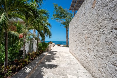 Luxury Villa Photo #29