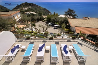 Luxury Villa Photo #5