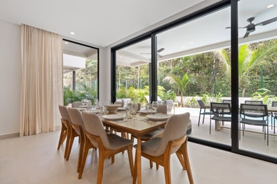 Luxury Villa Photo #41