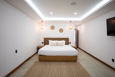 Luxury Villa Photo #28