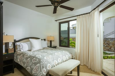 Luxury Villa Photo #30