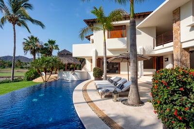 Luxury Villa Photo #6