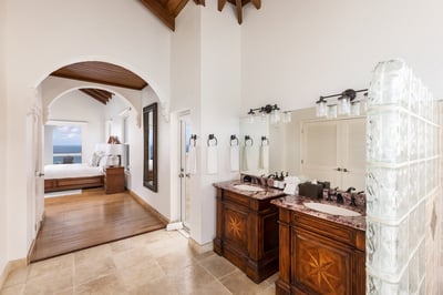 Luxury Villa Photo #18