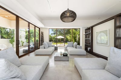 Luxury Villa Photo #26