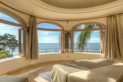 Luxury Villa Photo #18