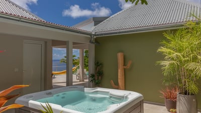 Jacuzzi: Nice heated jacuzzi on the back of the property. 