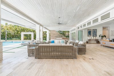 Luxury Villa Photo #13
