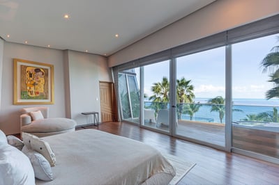 Luxury Villa Photo #30