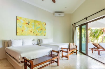 Luxury Villa Photo #31
