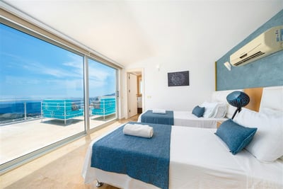 Luxury Villa Photo #35
