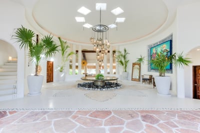 Luxury Villa Photo #19