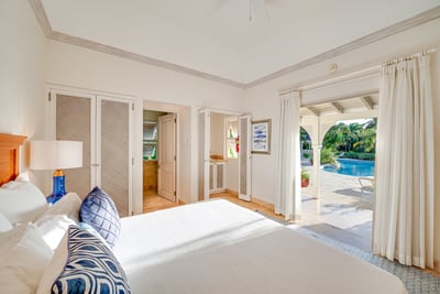 Luxury Villa Photo #23