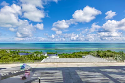 Luxury Villa Photo #17