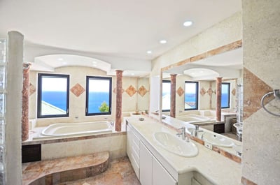 Luxury Villa Photo #27