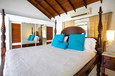 Luxury Villa Photo #33