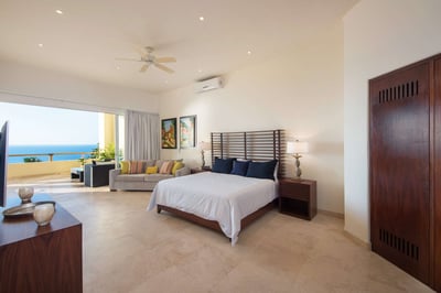Luxury Villa Photo #24