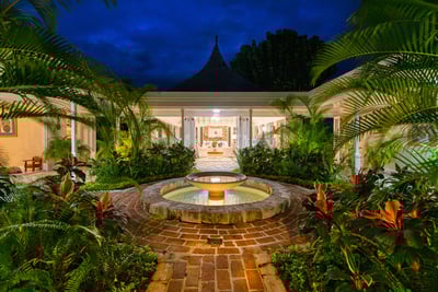 Luxury Villa Photo #17