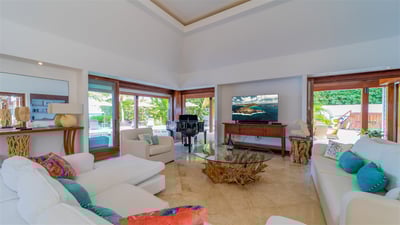 Luxury Villa Photo #23