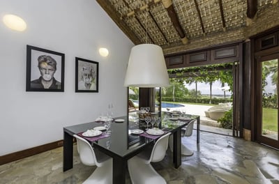 Luxury Villa Photo #18