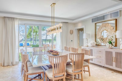 Luxury Villa Photo #18