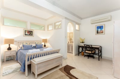 Luxury Villa Photo #19