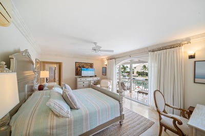 Luxury Villa Photo #13