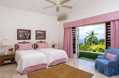 Luxury Villa Photo #9