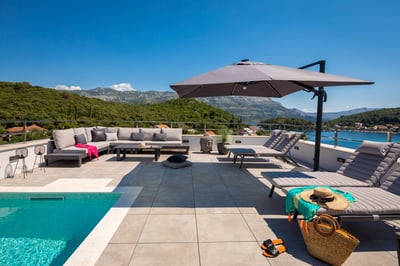 Luxury Villa Photo #30