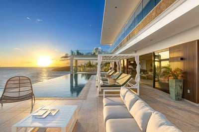 Luxury Villa Photo #4
