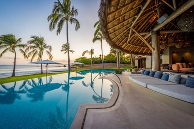 Luxury Villa Photo #15