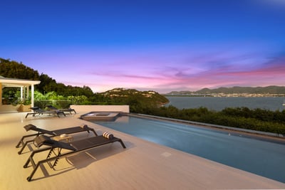 Luxury Villa Photo #3