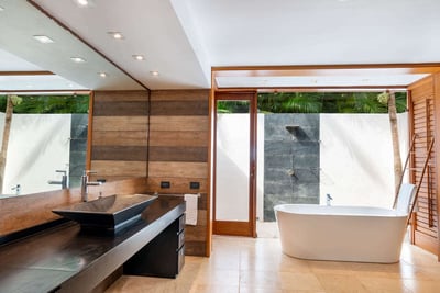 Luxury Villa Photo #13