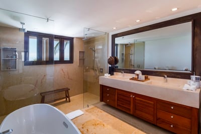 Luxury Villa Photo #32