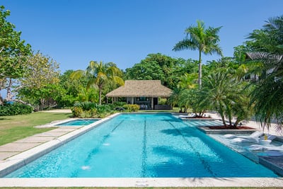 Luxury Villa Photo #3