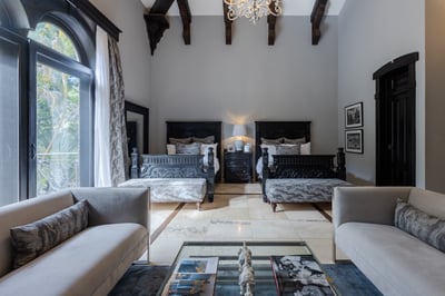 Luxury Villa Photo #48