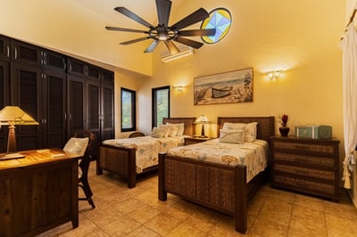 Luxury Villa Photo #36