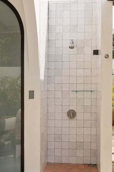 Guest House – Outdoor Shower