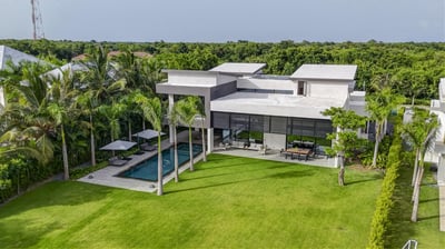 Luxury Villa Photo #2