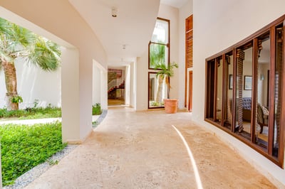 Luxury Villa Photo #16